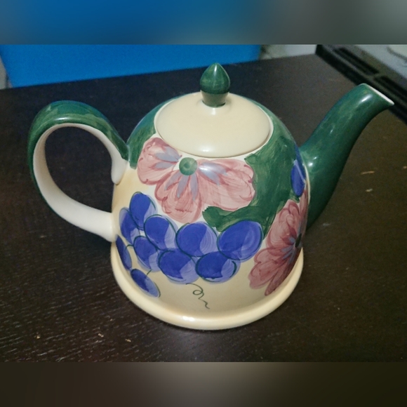 Tea pot - Picture 1 of 2